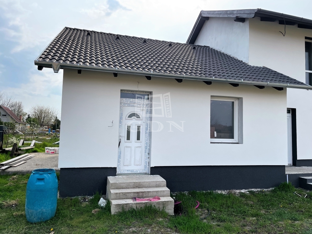 For sale Üllő Semidetached house