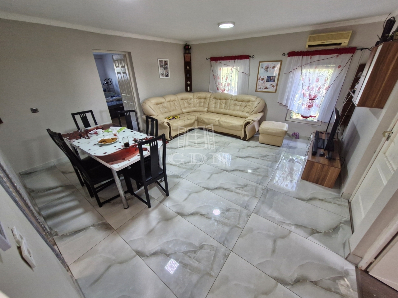 For sale Gomba Family House